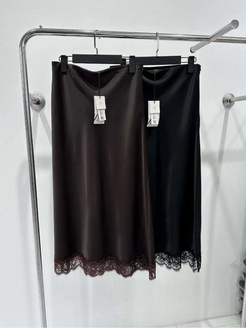 🌷 NEW ZARA SATIN SKIRT WITH LACE 🌷